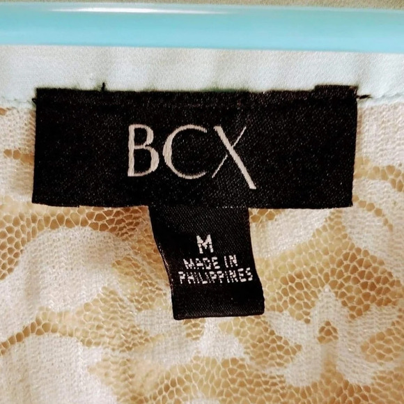 NWOT- BCX Light green / Blue Sleeveless Blouse. Size Medium. C132 - Picture 5 of 7